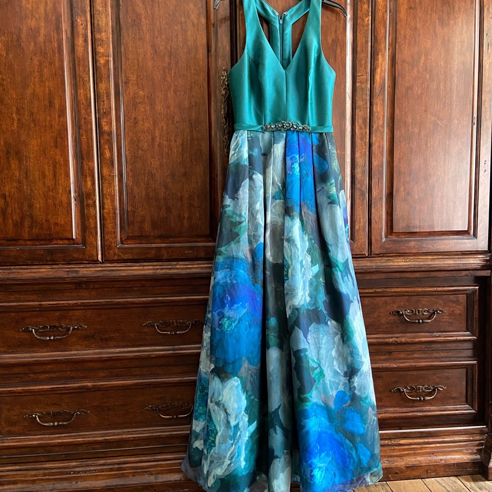 Theia gown worn once for a wedding size 6